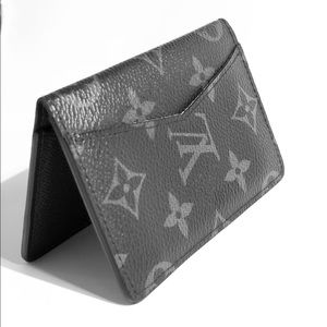 Unisex Louis Vuitton Wallet (Like New)